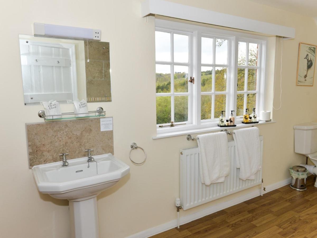 Twyford Farm B&B ヘイワーズ・ヒース エクステリア 写真